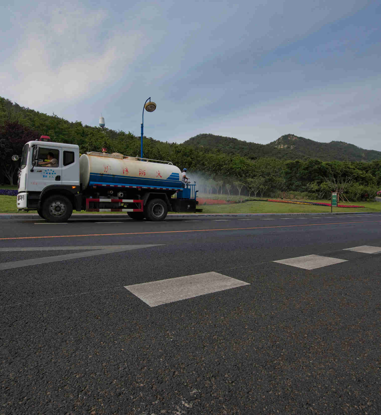 钟山区明湖路绿化管理